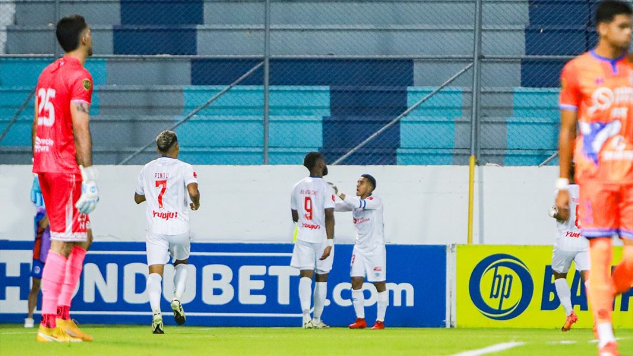 Olimpia goleó a Lobos UPN en el regreso de Troglio a los banquillos