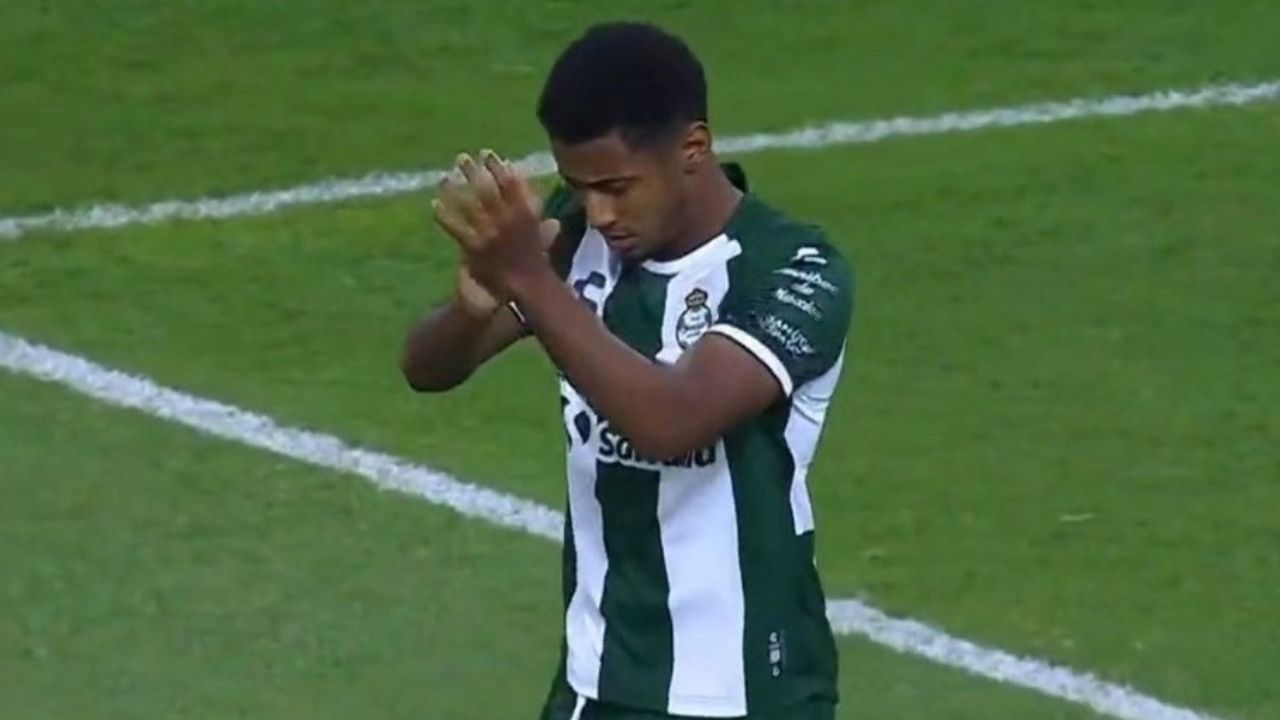 Aficionados de Santos Laguna reaccionan tras el gol del Choco Lozano en Liga MX