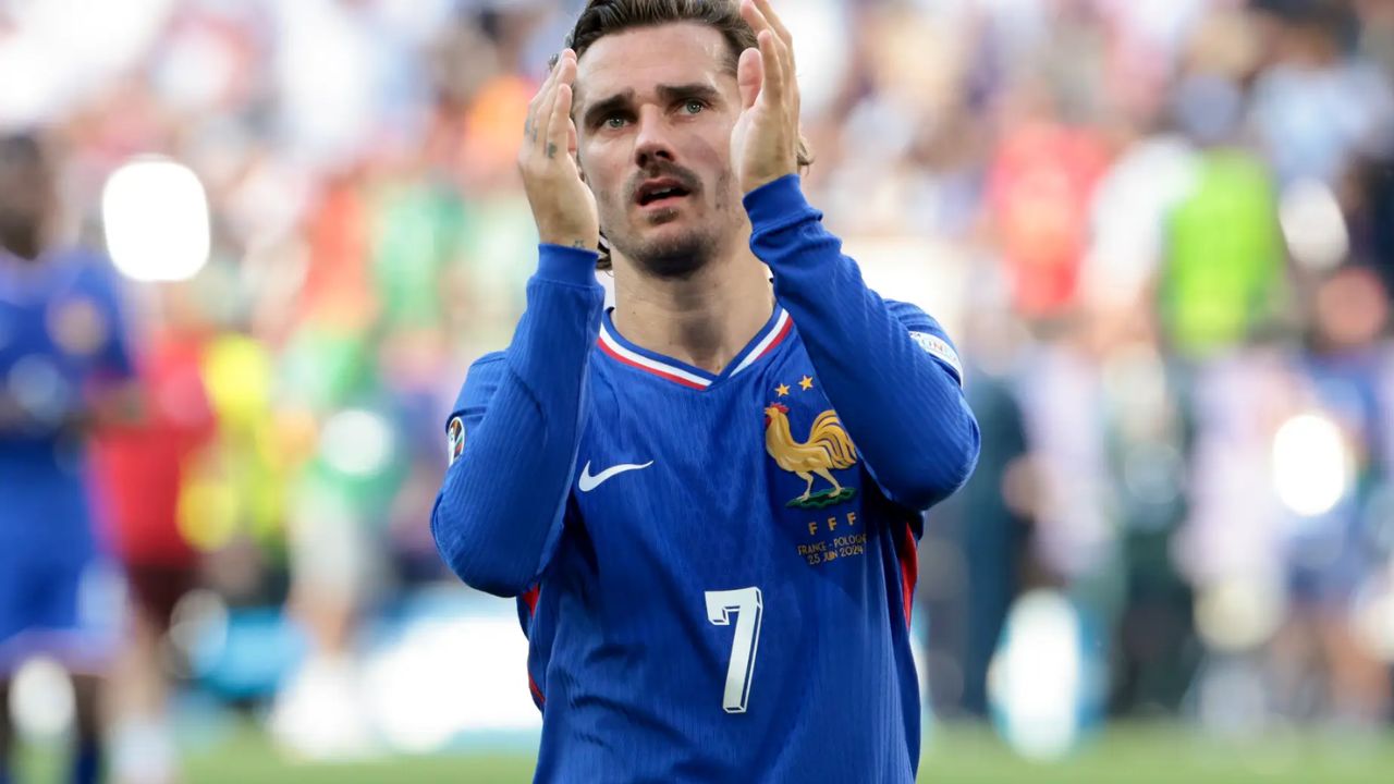 Antoine Griezmann sorprende y se retira de la selección de Francia
