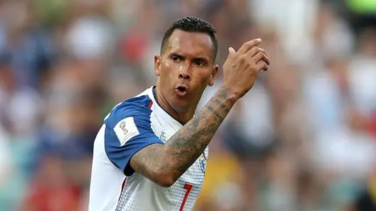 Blas Pérez sorprende tras fichar con inesperado club hondureño en el nuevo torneo