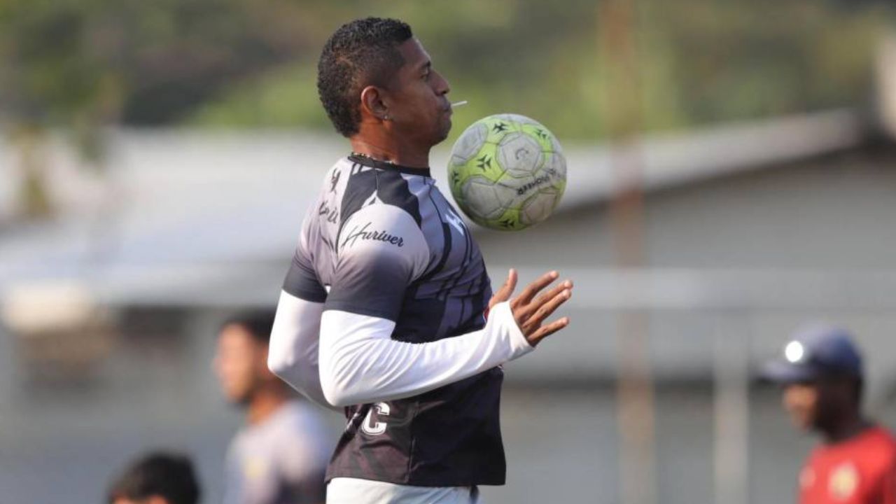 Carlo Costly se resiste al retiro y ficha por nuevo equipo en Honduras