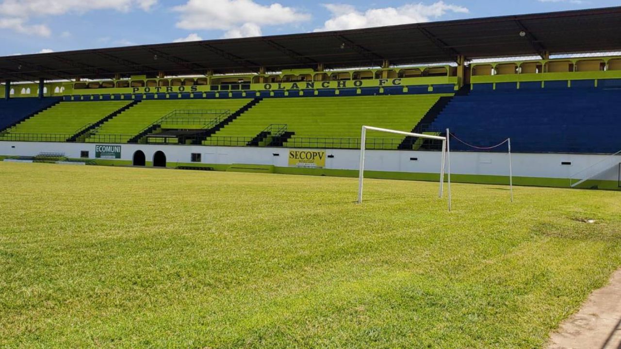 Se confirma cuándo comenzará la remodelación de la grama del Juan Ramón Brevé Vargas