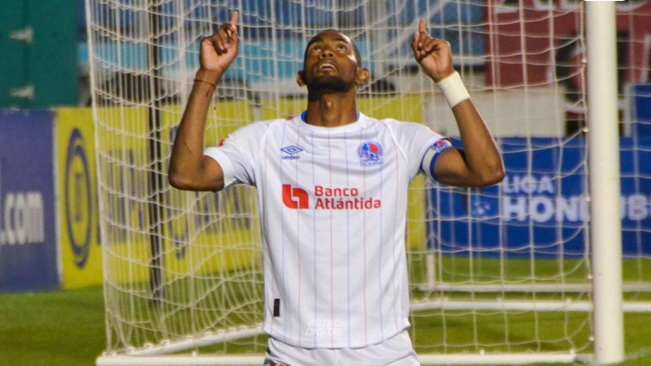 Jerry Bengtson revela por qué no ha jugado mucho con Olimpia y deja aviso tras doblete