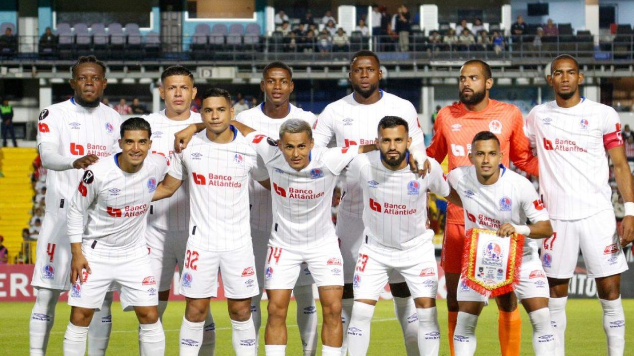 Futbolista de Olimpia revela que de no ser por Menjívar se marchaba del club
