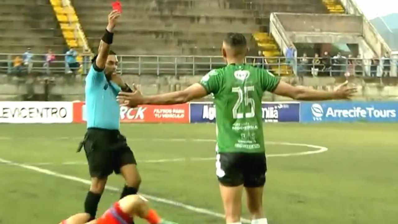 David Mendoza conoce su castigo tras agresión en partido de Lobos UPN vs Juticalpa FC