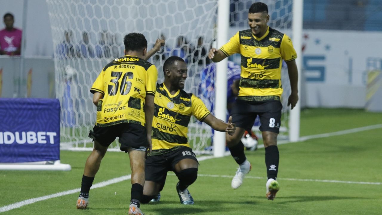 Real España se impone ante Real Sociedad que vendió muy cara su derrota en el Morazán