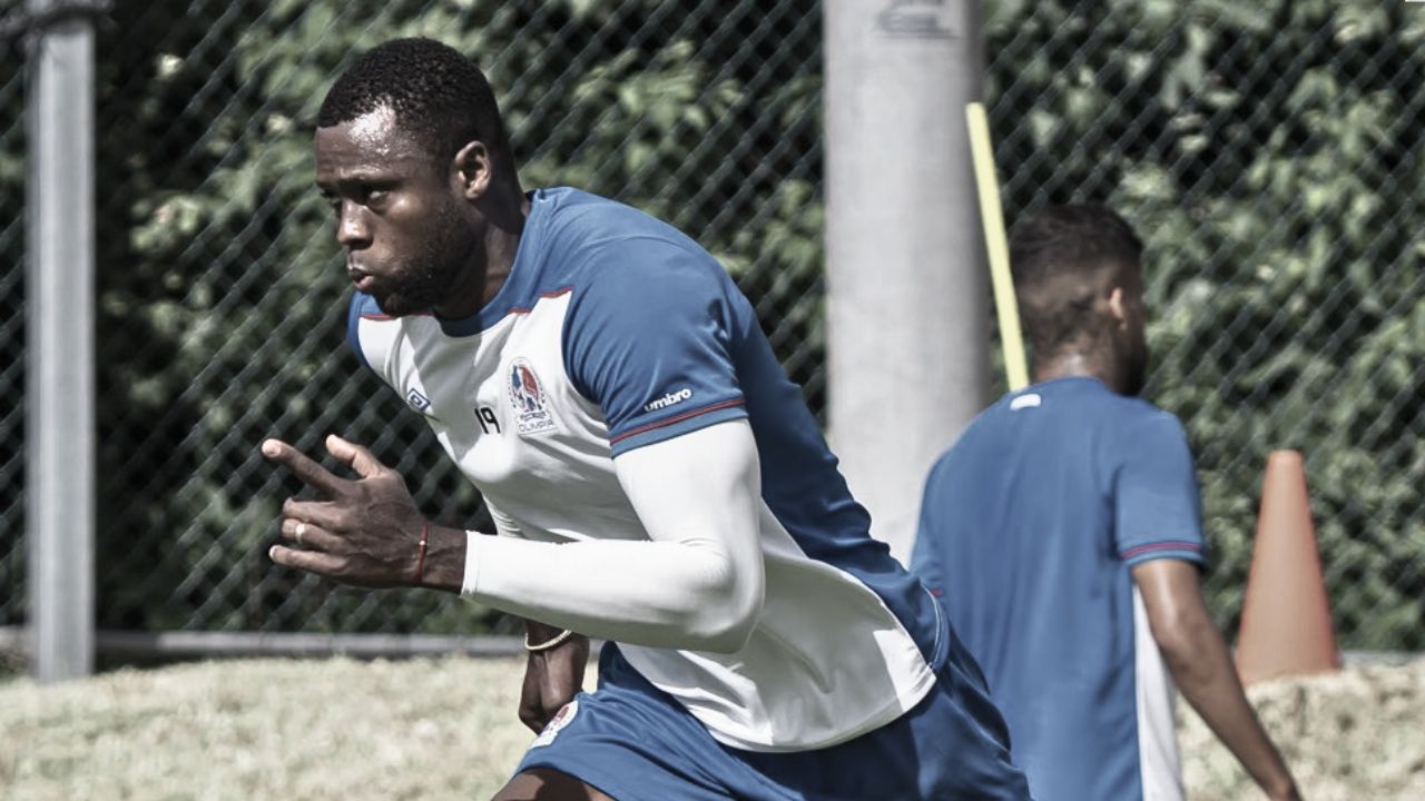 Pedro Troglio confirma la fecha de regreso de Yustin Arboleda con Olimpia