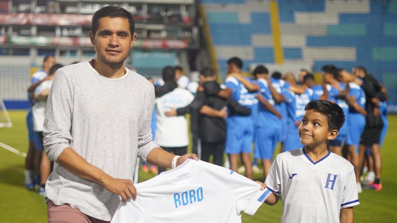 Roger Rojas fue invitado de lujo en último entrenamiento de la Selección de Honduras