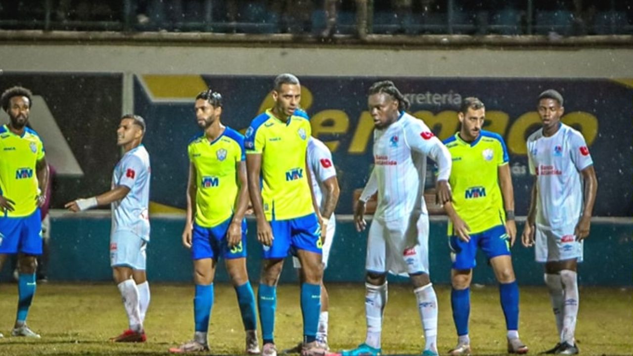 Jugador del Olimpia expuso su malestar por apagón en el estadio Juan Ramón Brevé