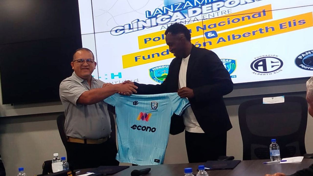 Alberth Elis firma nuevo convenio para fortalecer el fútbol de Honduras