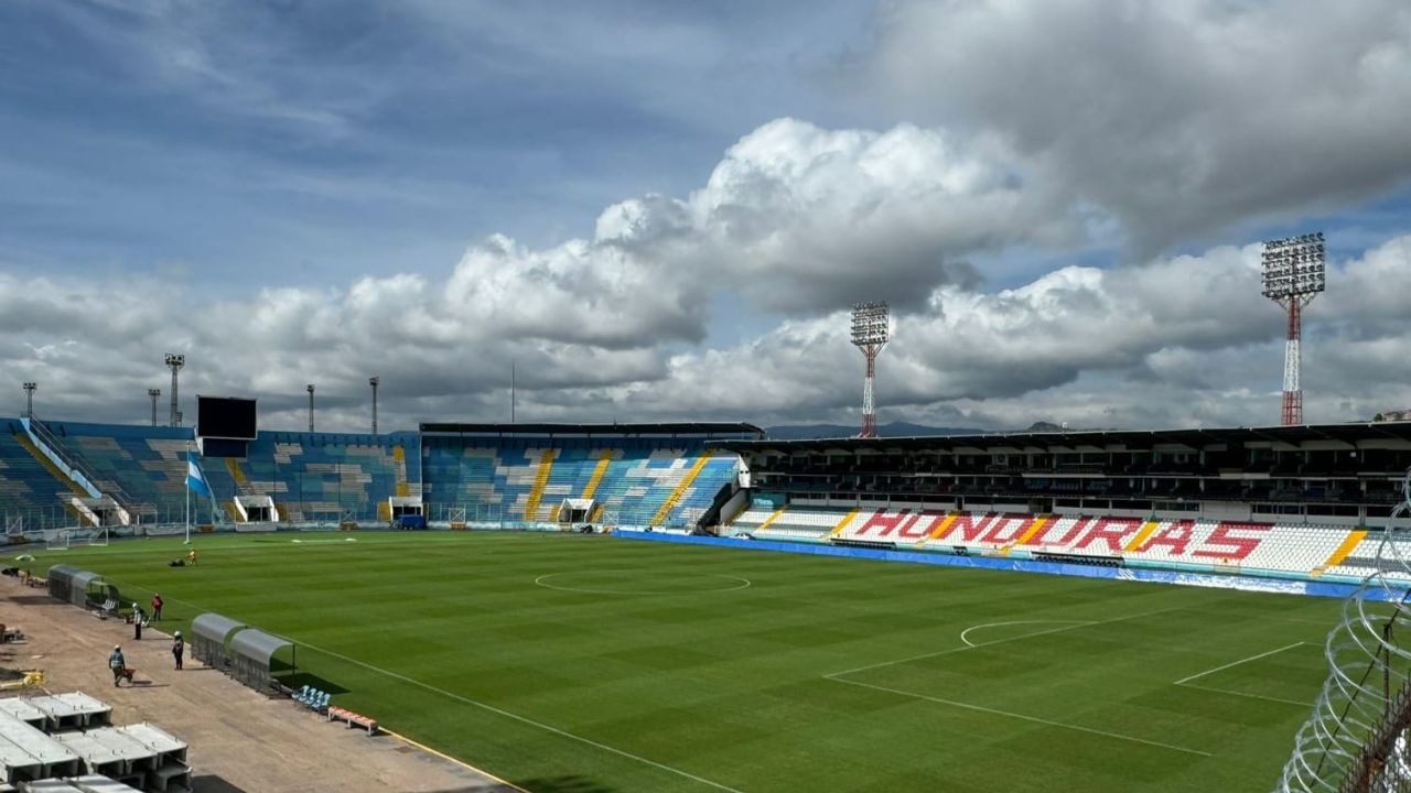 Estadio Nacional Chelato Uclés recibe visita para revisión de su grama híbrida