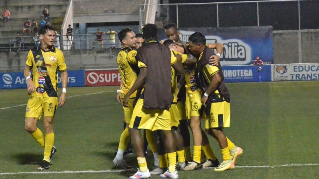 Génesis brindó paliza a Lobos UPN con un hombre menos en cancha