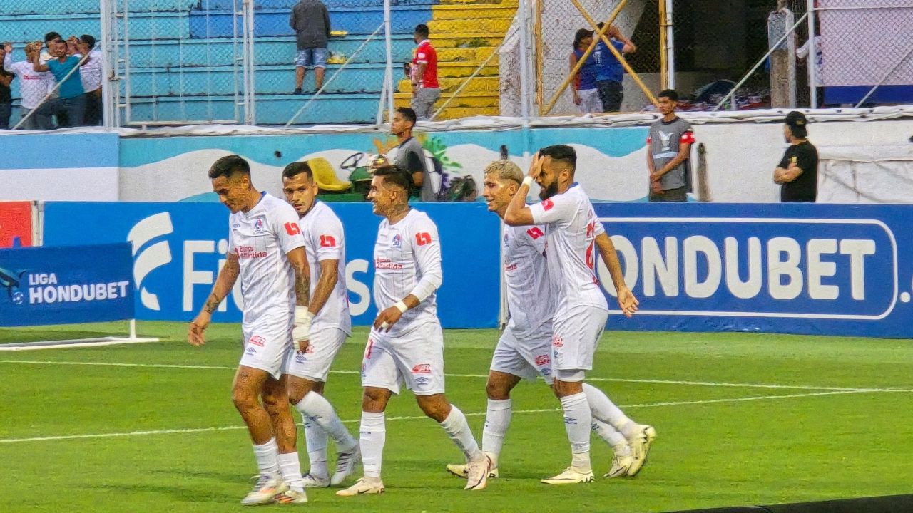 Olimpia derrotó al Victoria en un partido que terminó con sustos