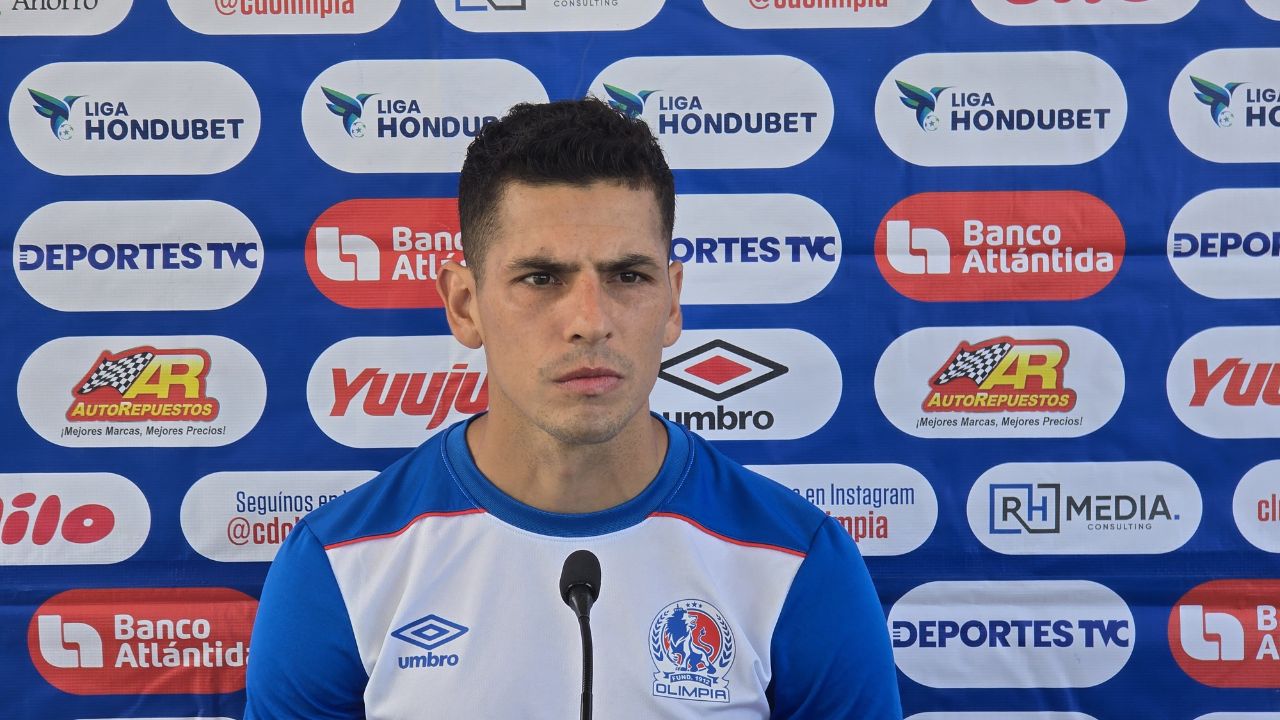 Oliver Benítez expone que le impide ser titular y envía mensaje a la afición