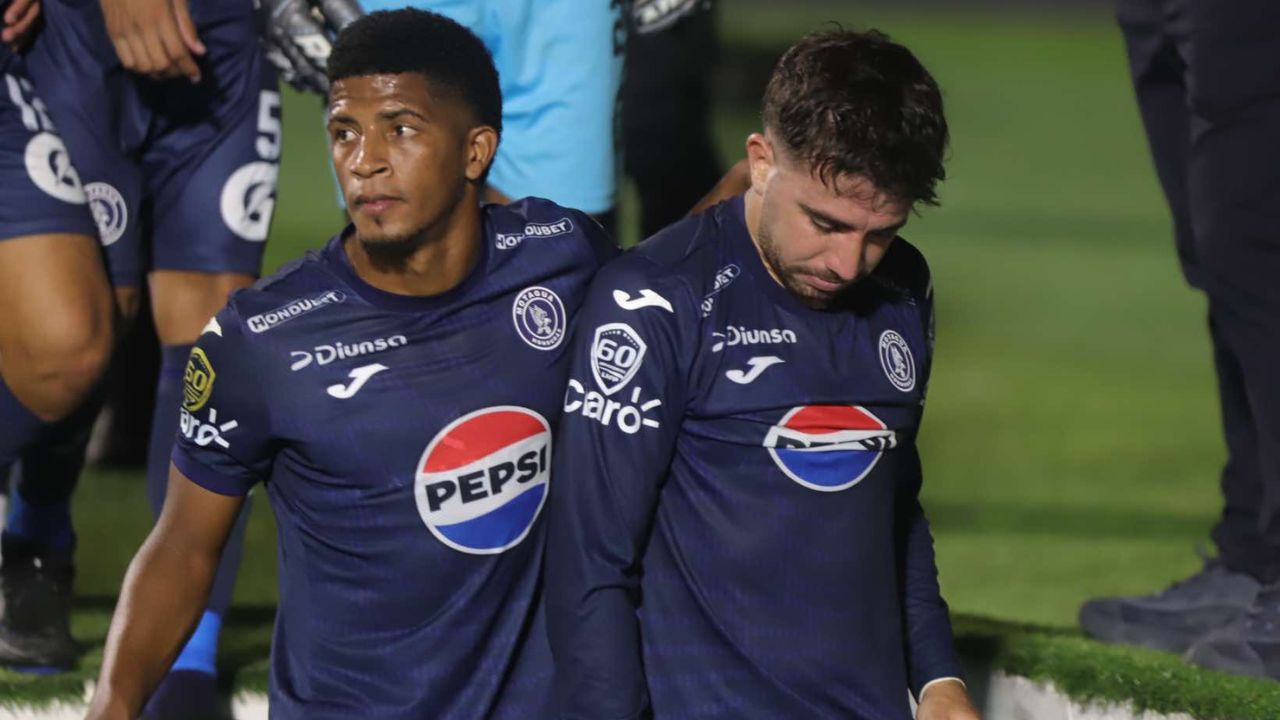 Agustín Auzmendi se quedó en el banco de suplentes en el clásico Motagua vs Real España