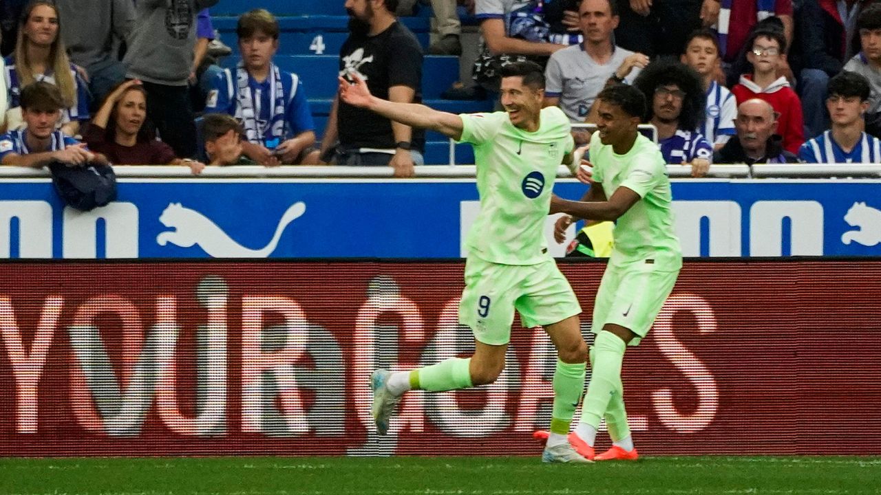 Barcelona arrolla al Deportivo Alavés con la inspiración de Robert Lewadowski