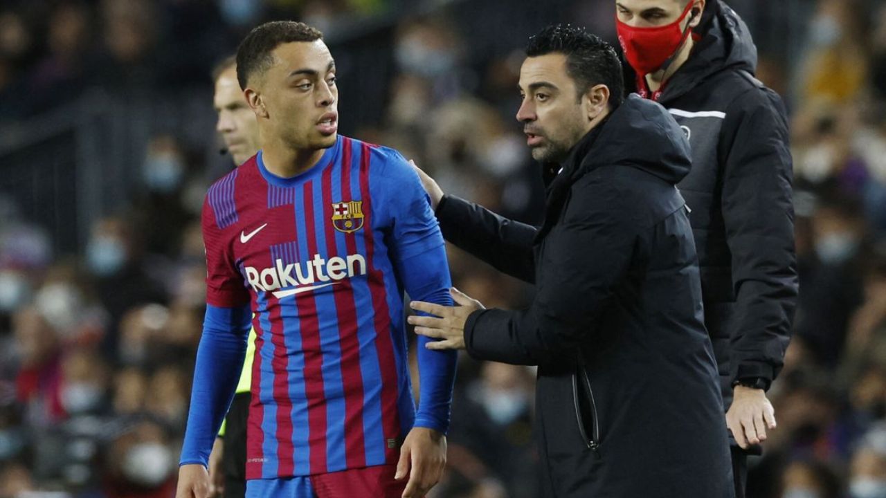 Futbolista de Concacaf revela como Xavi lo echó del Barcelona