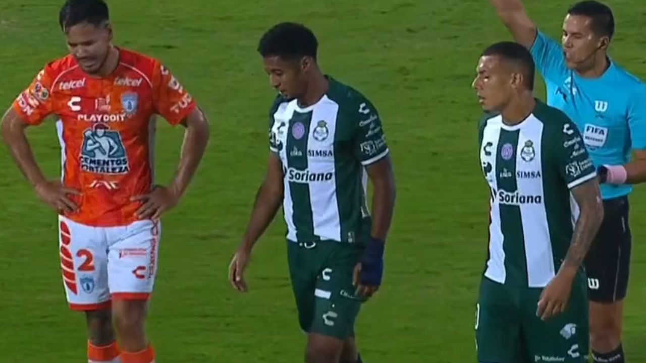 Choco Lozano sufre duro revés de TUDN durante el partido entre Santos vs Pachuca