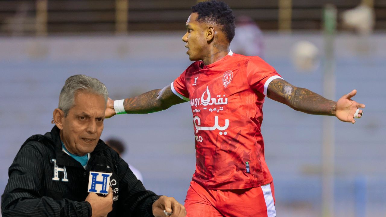 Romell Quioto recibe explicación de Reinaldo Rueda por no convocarlo a la selección