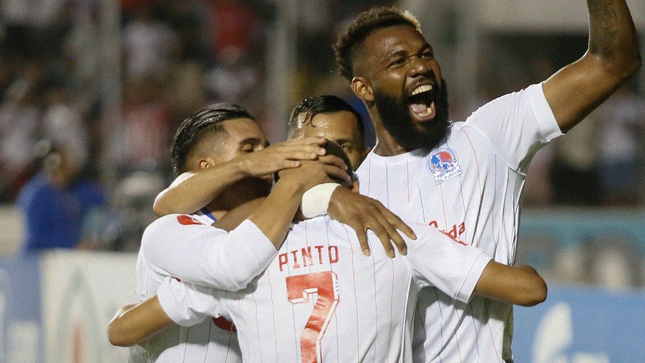 Olimpia cumple su objetivo ante Real España y se convierte en líder