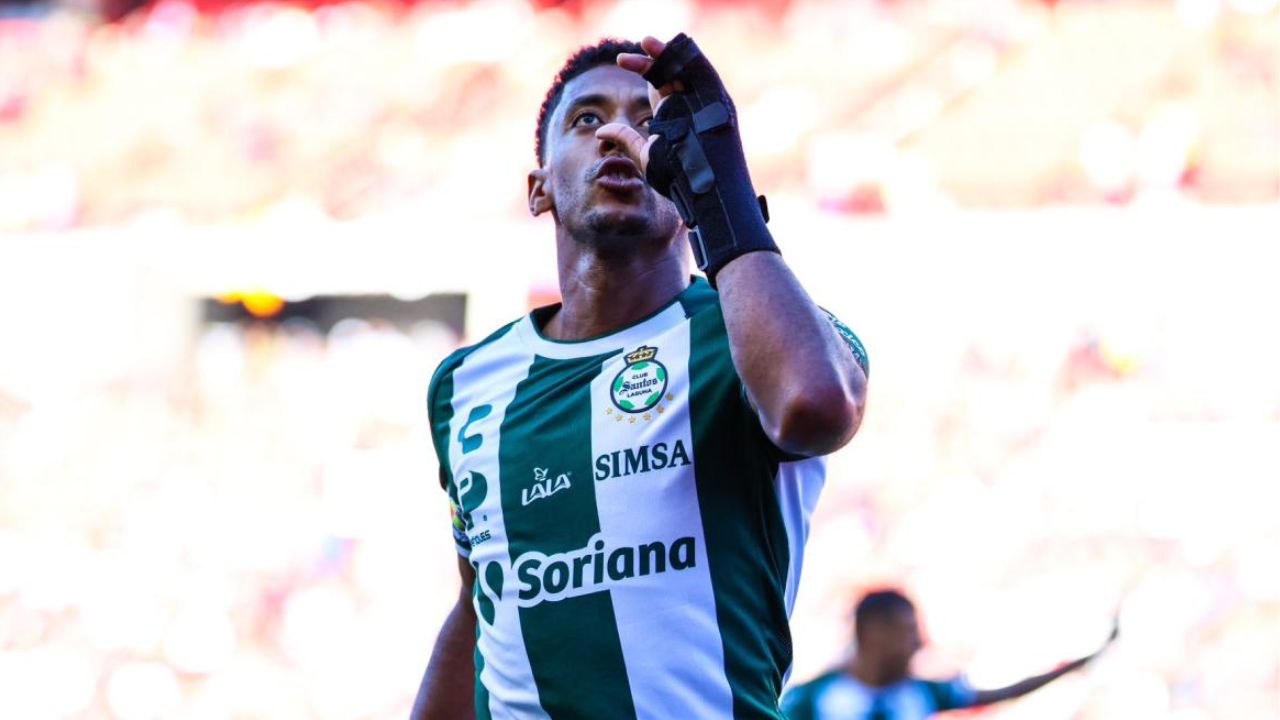 Choco Lozano regresa a la titularidad con Santos tras superar sus problemas físicos
