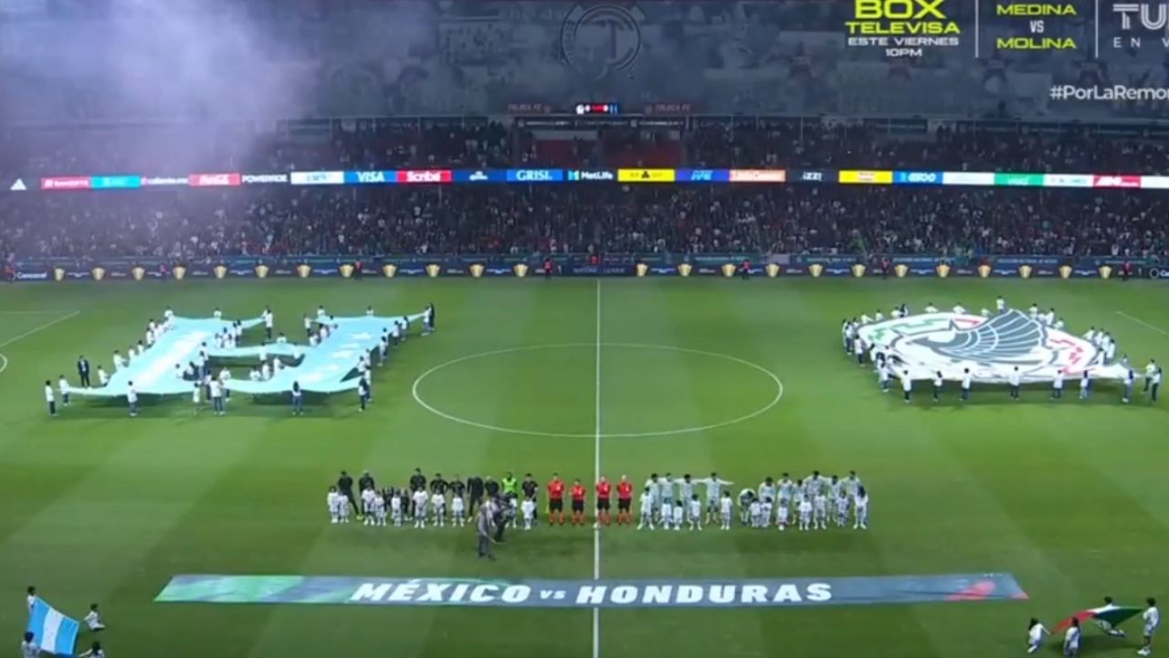 Aficionados de México abuchean el himno de la Selección de Honduras en el Nemesio Díez