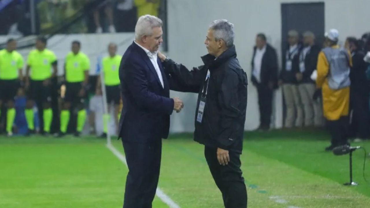 Reinaldo Rueda confiesa lo que le dijo a Javier Aguirre tras recibir golpe en su cabeza