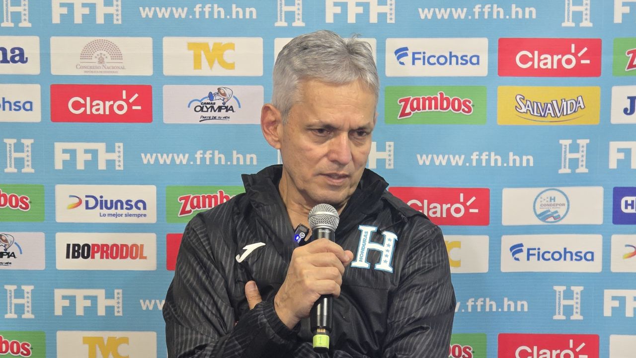 Reinaldo Rueda le pide disculpas a Javier Aguirre por la agresión recibida en el Morazán