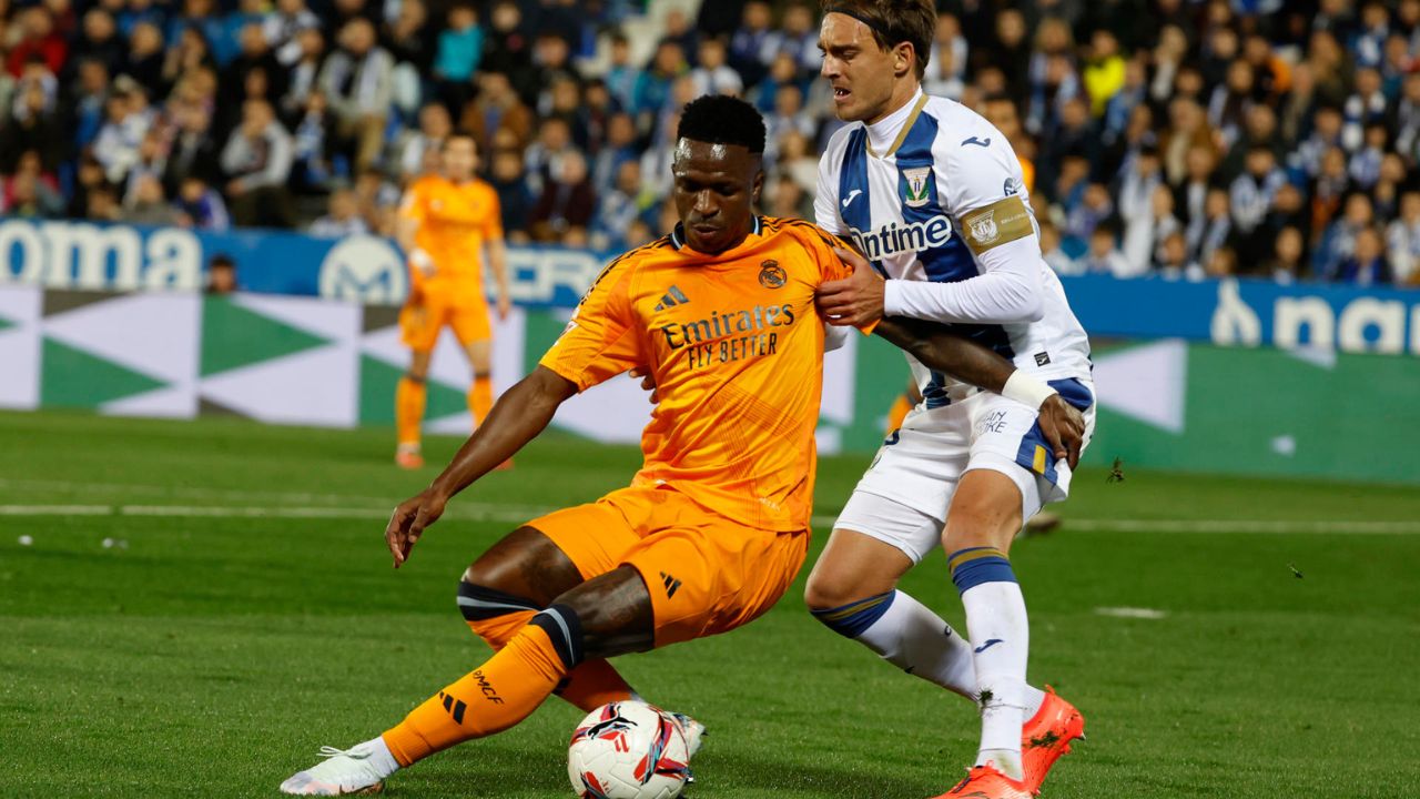 Vinicius sufre una lesión muscular y será baja para Liverpool