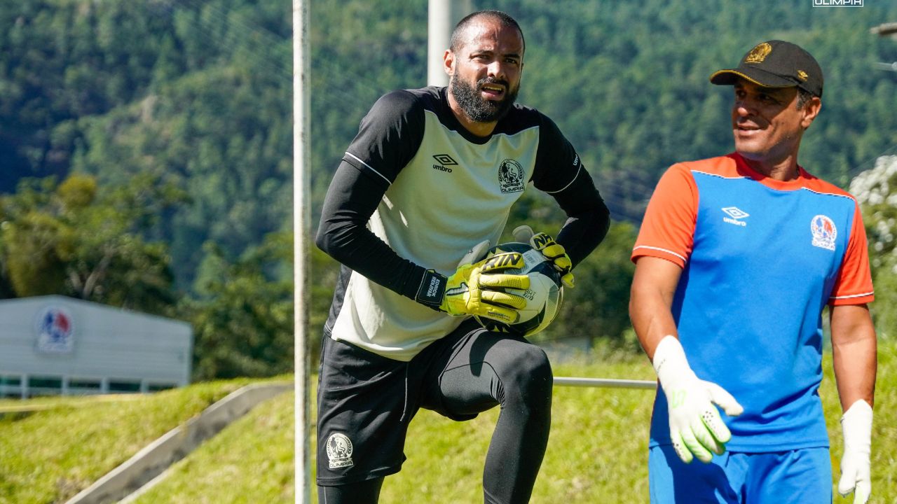 Olimpia confirma a su preparador de porteros tras salida de Pedro Troglio