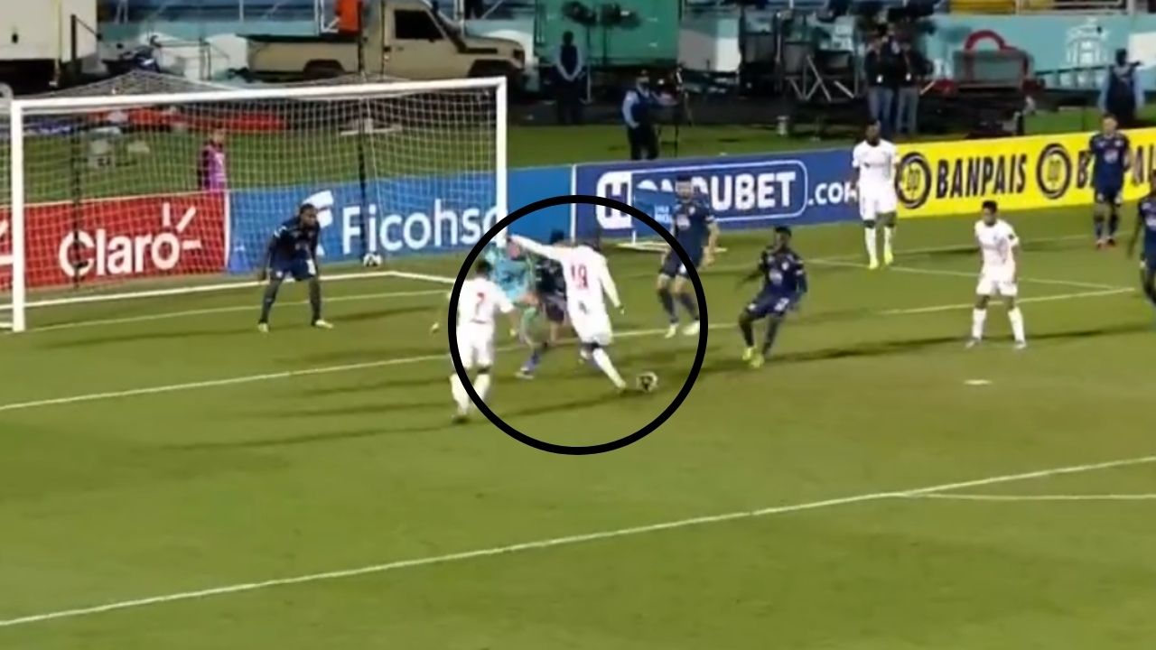 Yustin Arboleda anota el gol del empate para el Olimpia vs Motagua en la Final de ida