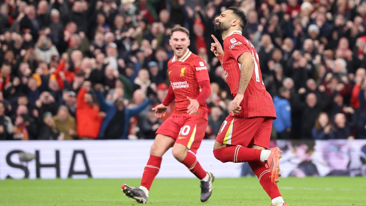 Liverpool vence al Manchester City y se escapa en la cima de la Premier League