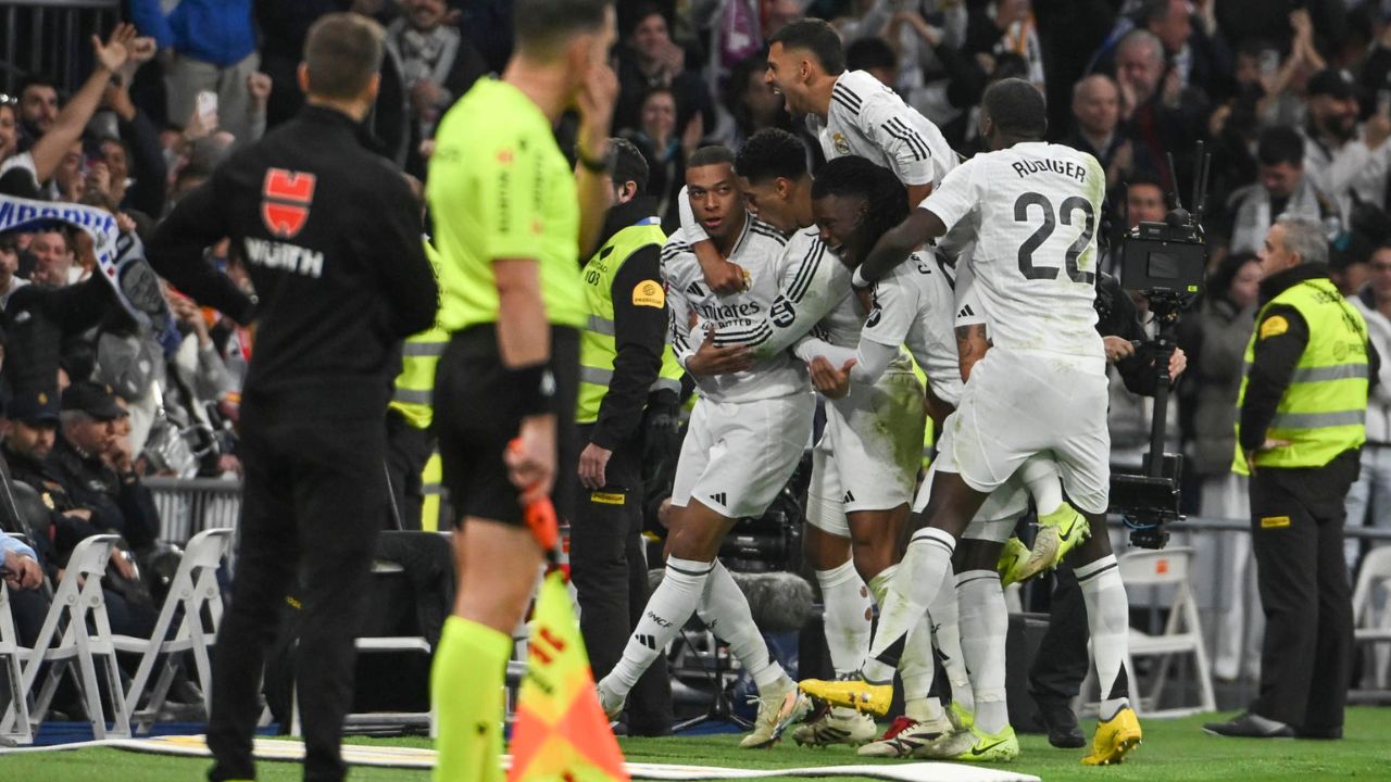 Real Madrid impone condiciones ante Sevilla y acecha el liderato