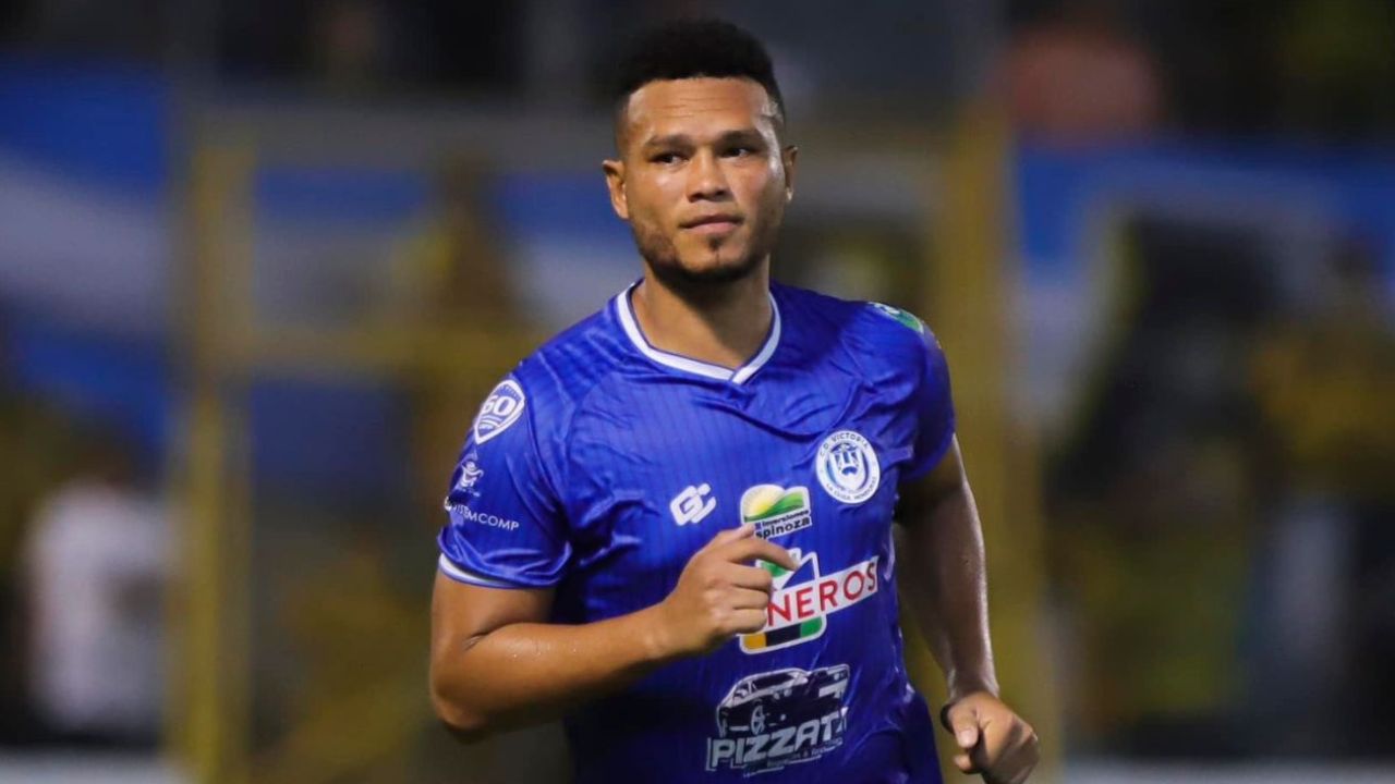 Rolando Blackburn es presentado por su nuevo club de cara al torneo 2025
