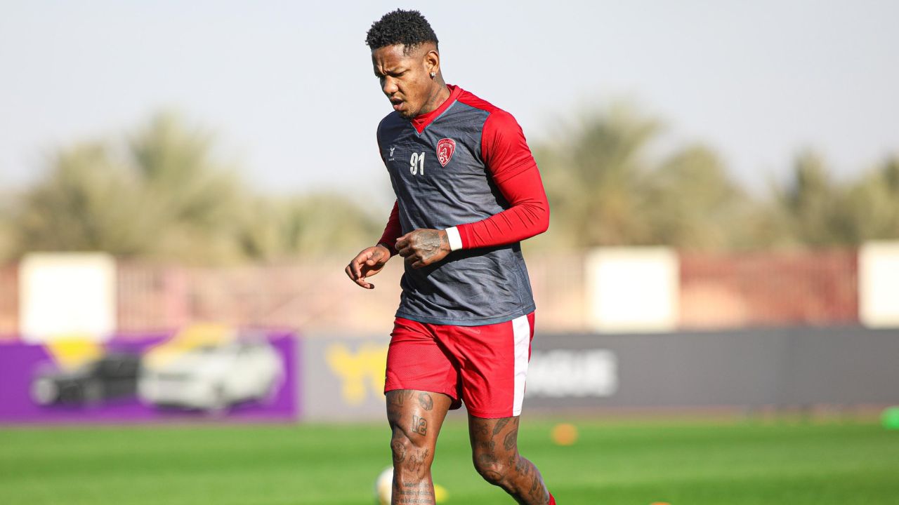 La petición de Romell Quioto tras anotar otro gol con el Al Arabi SC de Arabia Saudita