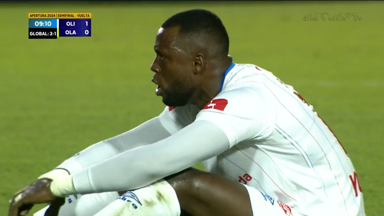 Yustin Arboleda sale lesionado en pleno duelo ante Olancho FC