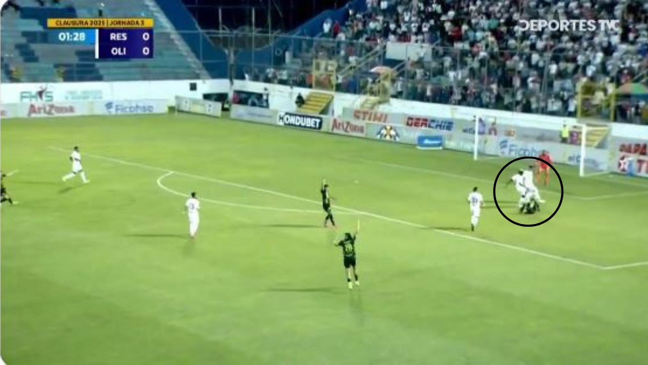 Así fue el penal que le marcaron al Olimpia en contra del Real España