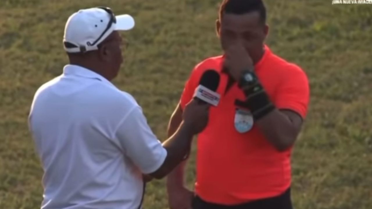 Árbitro hondureño pide disculpas y cuenta su versión tras pelea con un jugador