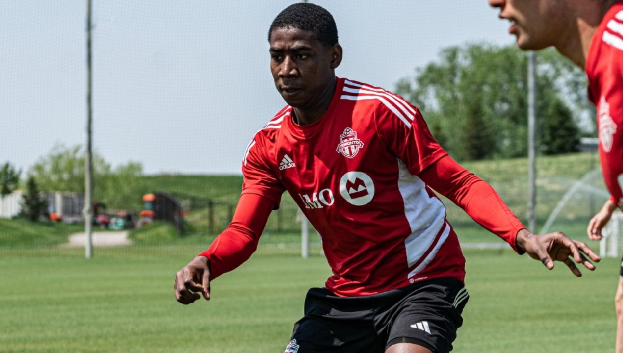 Jesús Batiz se olvida del Toronto FC y es presentado por su nuevo club