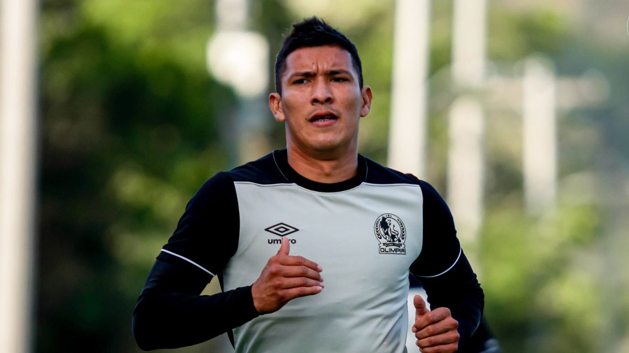 La razón por la que Kevin López no jugó con Olimpia ante Lobos UPN en el debut de Espinel