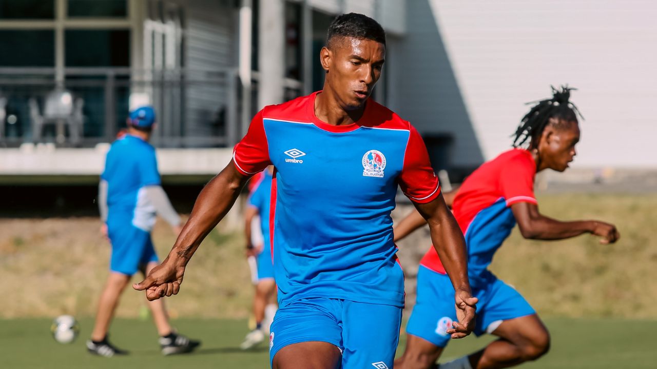 Marcos Montiel revela por qué no debutó con Olimpia frente a Juticalpa FC