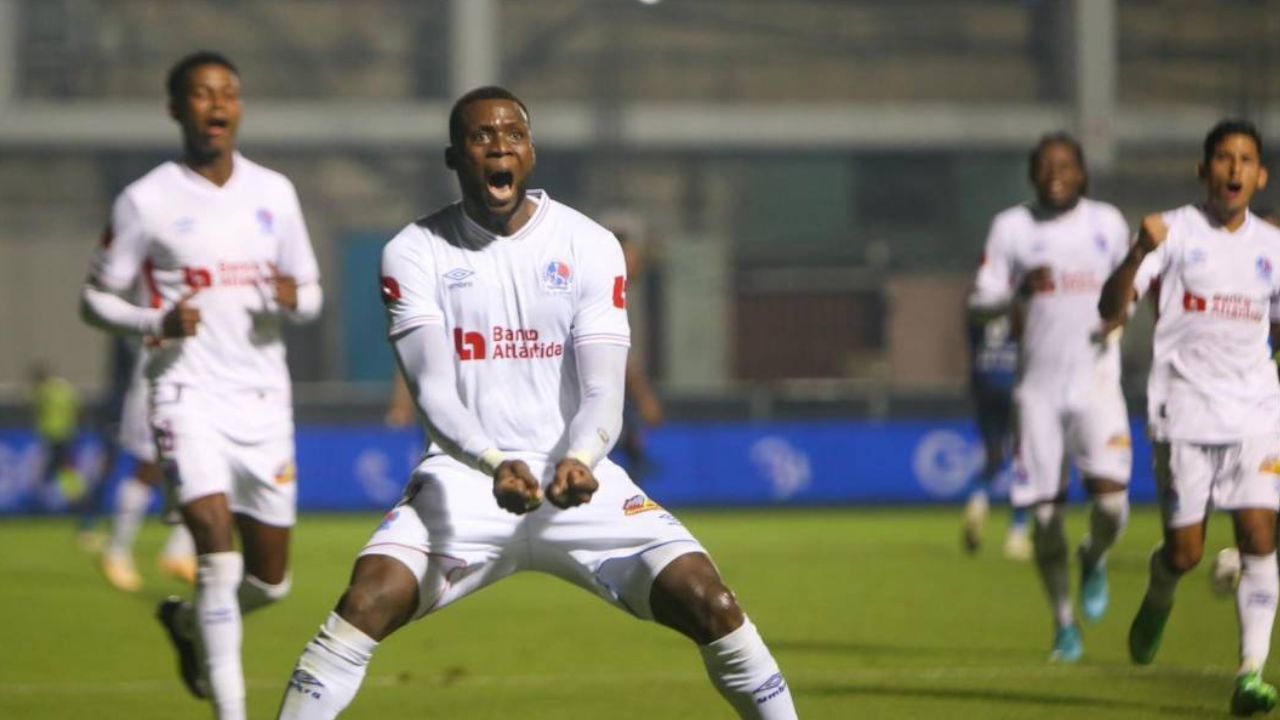 Olimpia podría fichar a polifuncional jugador previo al inicio del nuevo torneo