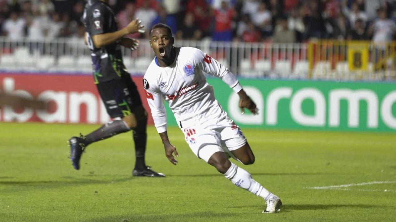 Eduardo Espinel toma decisión con Edwin Solano en el Olimpia para el Clausura 2025