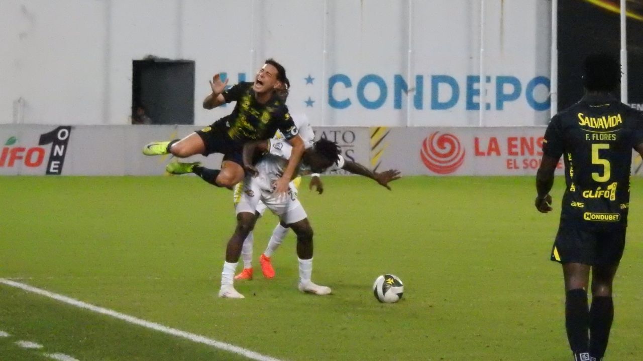 Real España y Génesis repartieron sus puntos en intenso partido en el Morazán