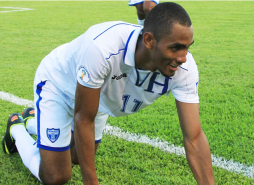 Jerry Bengtson gateando 