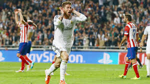 Sergio Ramos agarrándose las orejas, celebrando dentro de todo el campo