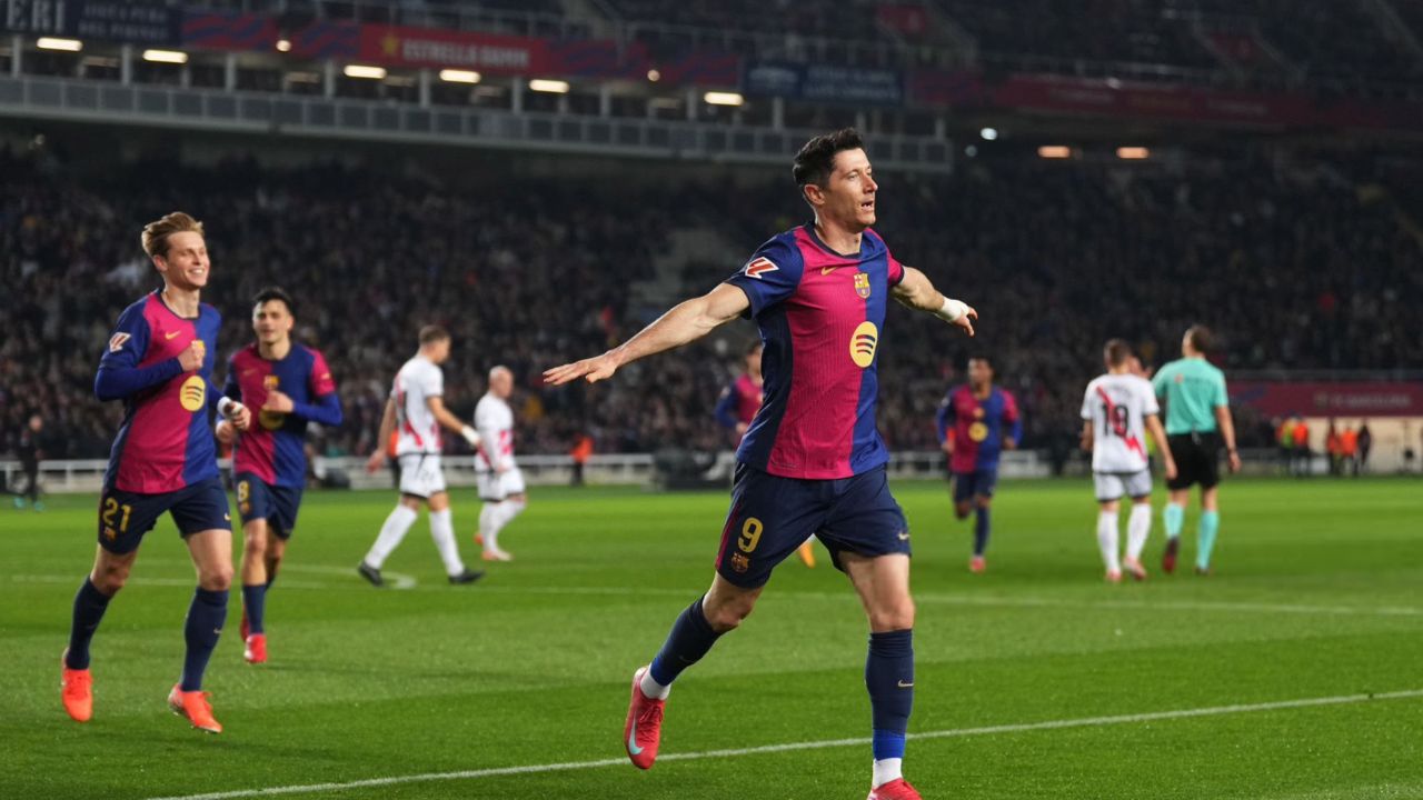 Barcelona consigue sufrido triunfo ante Rayo Vallecano para ponerse líder