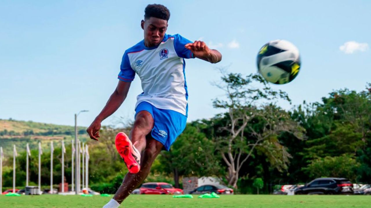 Dereck Moncada menciona la persona que lo motiva a seguir luchando en Olimpia