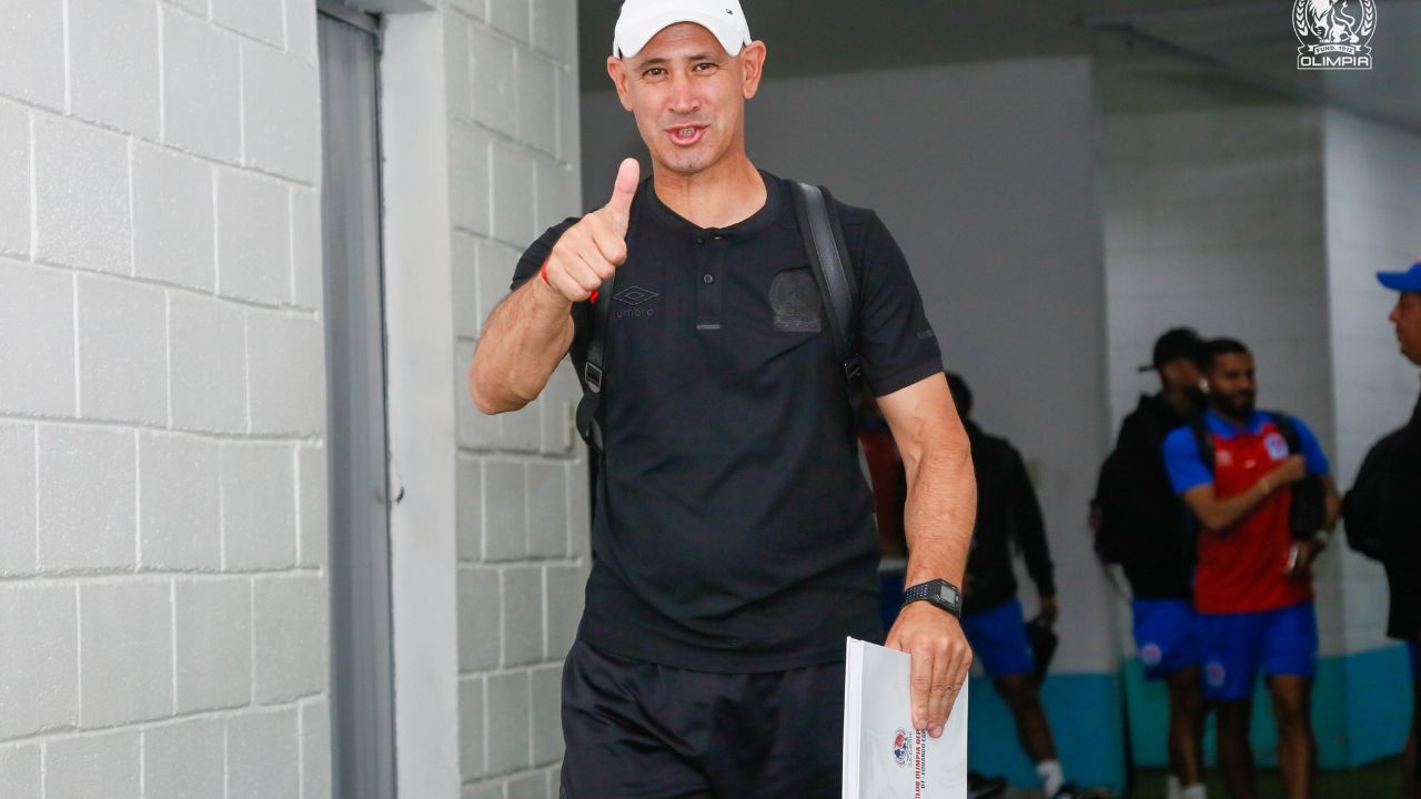 Eduardo Espinel visualiza los próximos tres legionarios del Olimpia