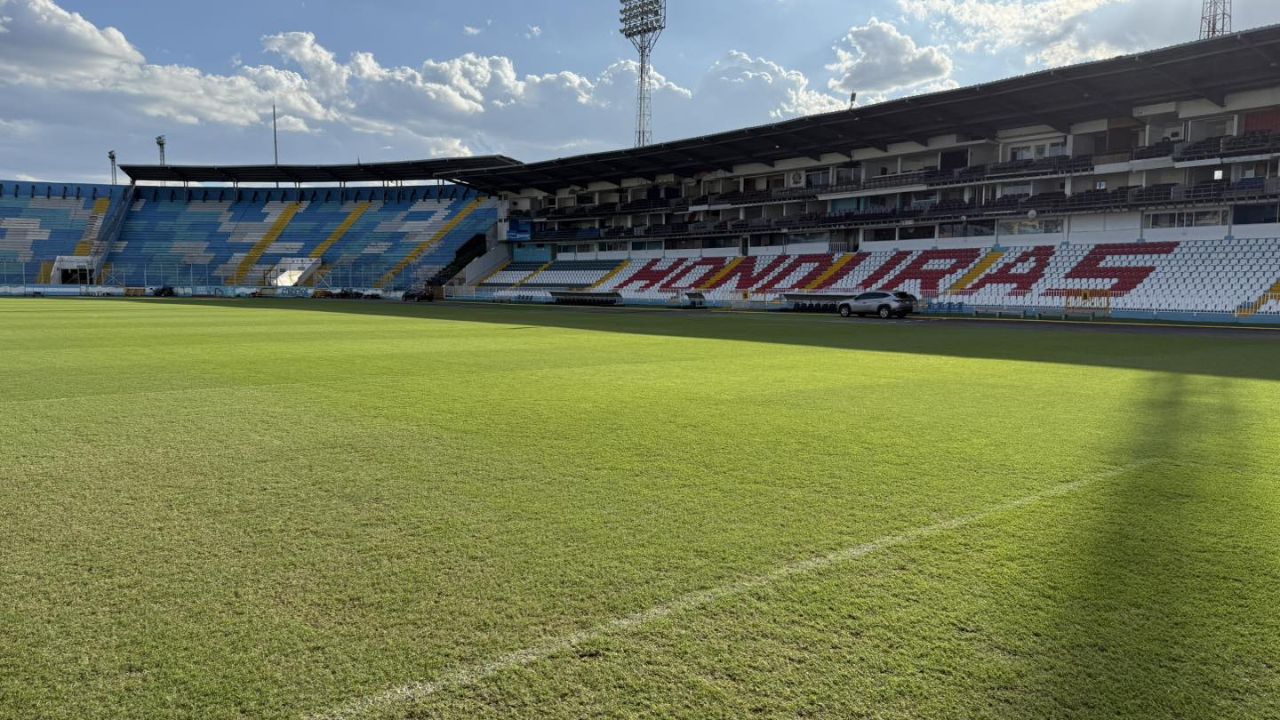 Estadio Nacional recibe visita para evaluar la calidad de su grama